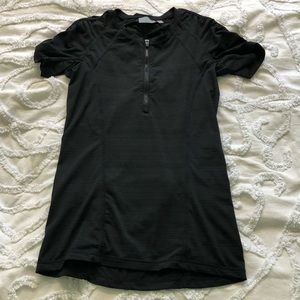 Athleta black short sleeve breathable tee w/pocket